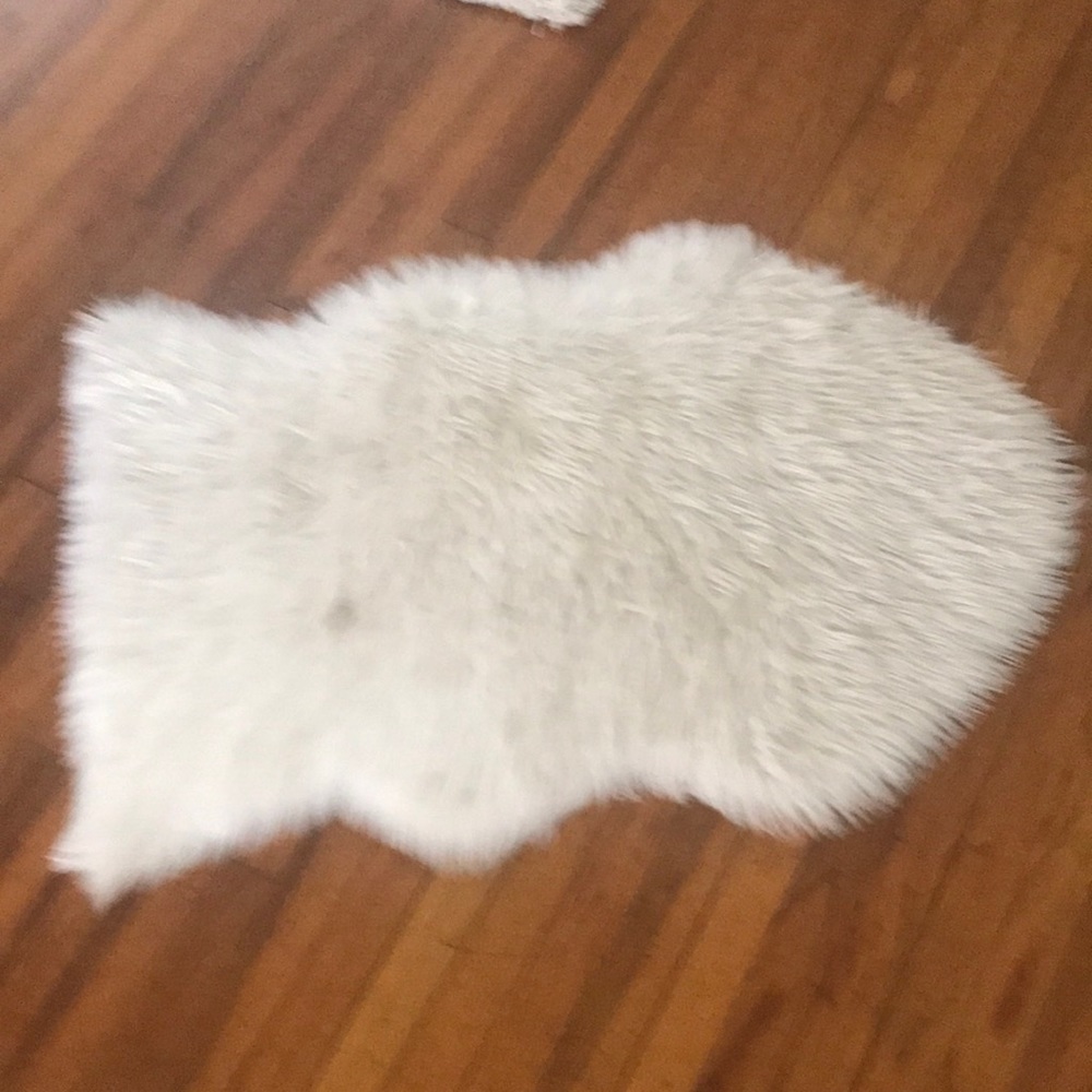 Safavieh Faux Sheep Skin Rug/Throw